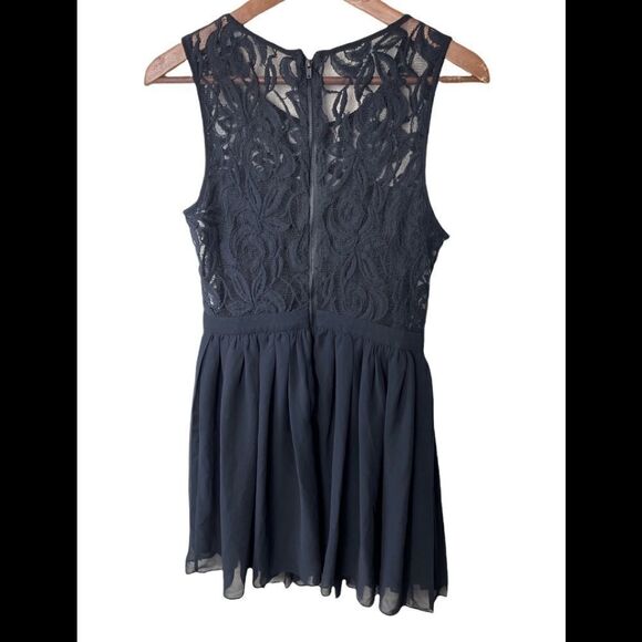 đť…şbcbgeneration Black Pleat Release Lace Dress - 4 - Picture 2 of 10